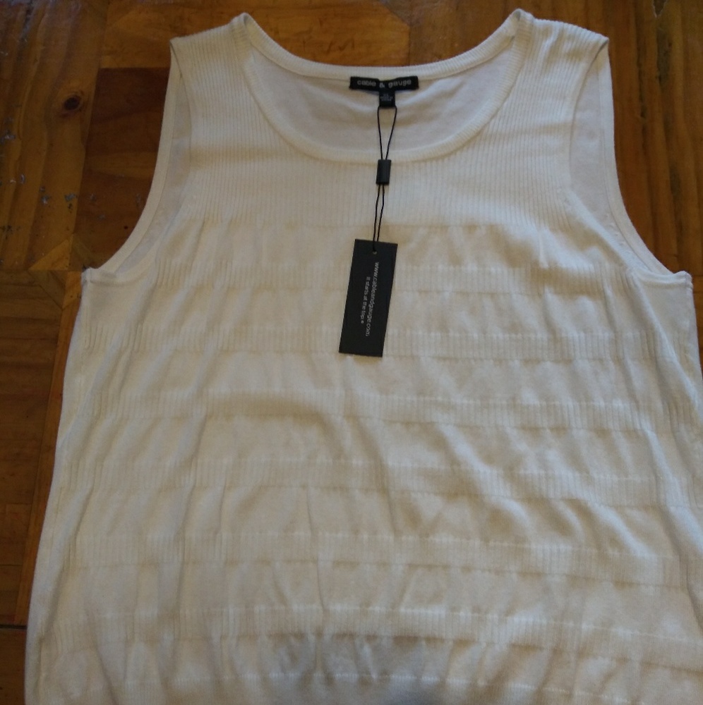 NWT Barrow and Gauge sleveless light sweater